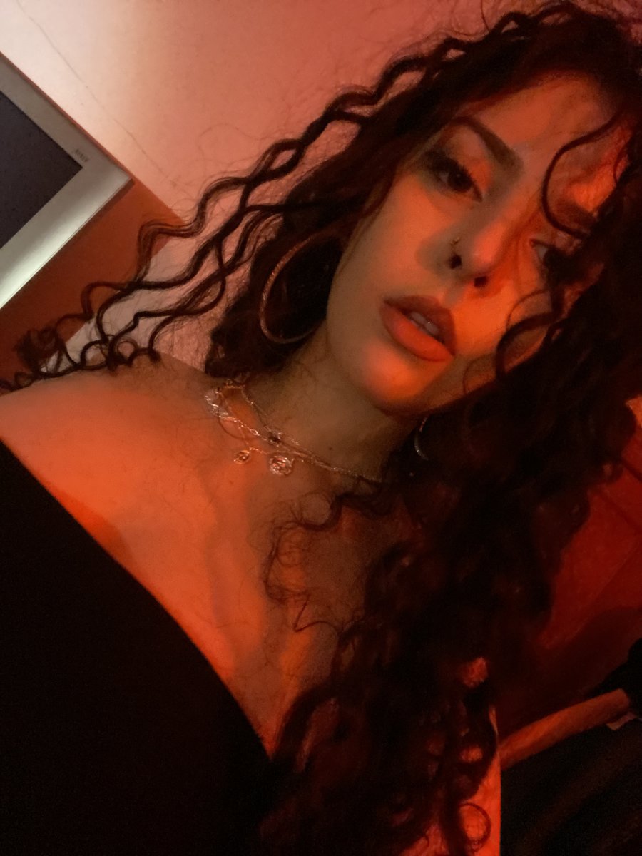 Zavara_oc's tweet photo. 💸💸new song out check Spotify : Zavara https://t.co/INZOuQDcDY