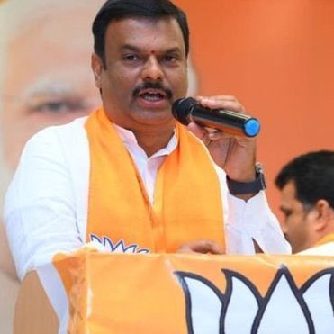 ANN_Telugu's tweet photo. తెలంగాణ బీజేపీ అధ్యక్షుడిగా ఎన్ రామచందర్ రావు, ఏపీ బీజేపీ అధ్యక్షుడిగా పీవీఎన్ మాధవ్ దాదాపు ఖరారు అయినట్లు సమాచారం
ఈ ఇద్దరూ ఇవాళ నామినేషన్ వేయనున్నట్లు తెలుస్తోంది
@N_RamchanderRao @BJP4Telangana
@BJP4India @BJP4Delhi
#BJP #BJPAP #Telangana #AndhraPradesh #Hyderabad https://t.co/X7Je7CgJ5j