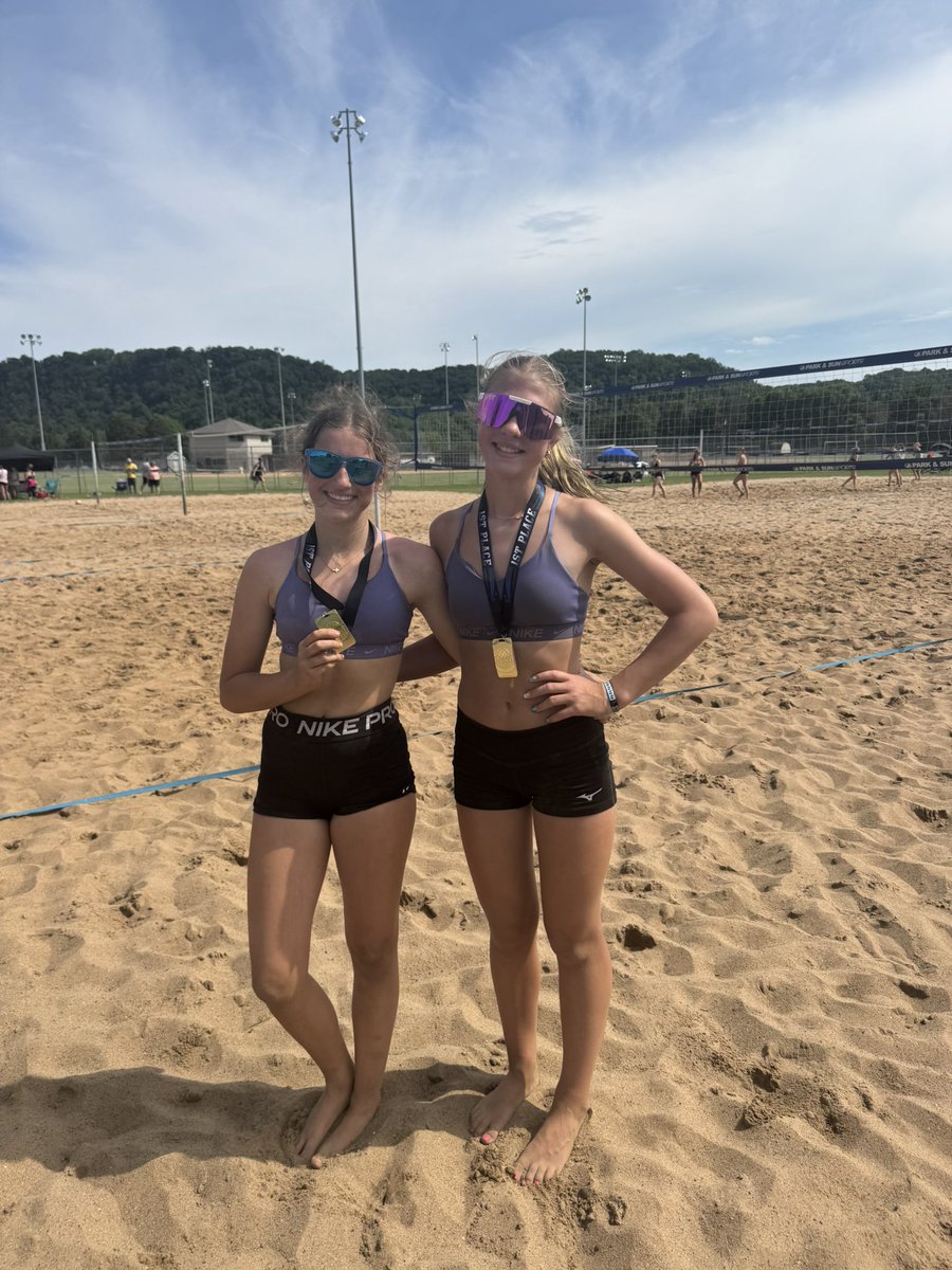 ReeseLech2030's tweet photo. First place in Lake City! Our first 4v4 tourney and we went 14-0(s)! #beachvolleyball #beachvb https://t.co/UW6xYw2zCw