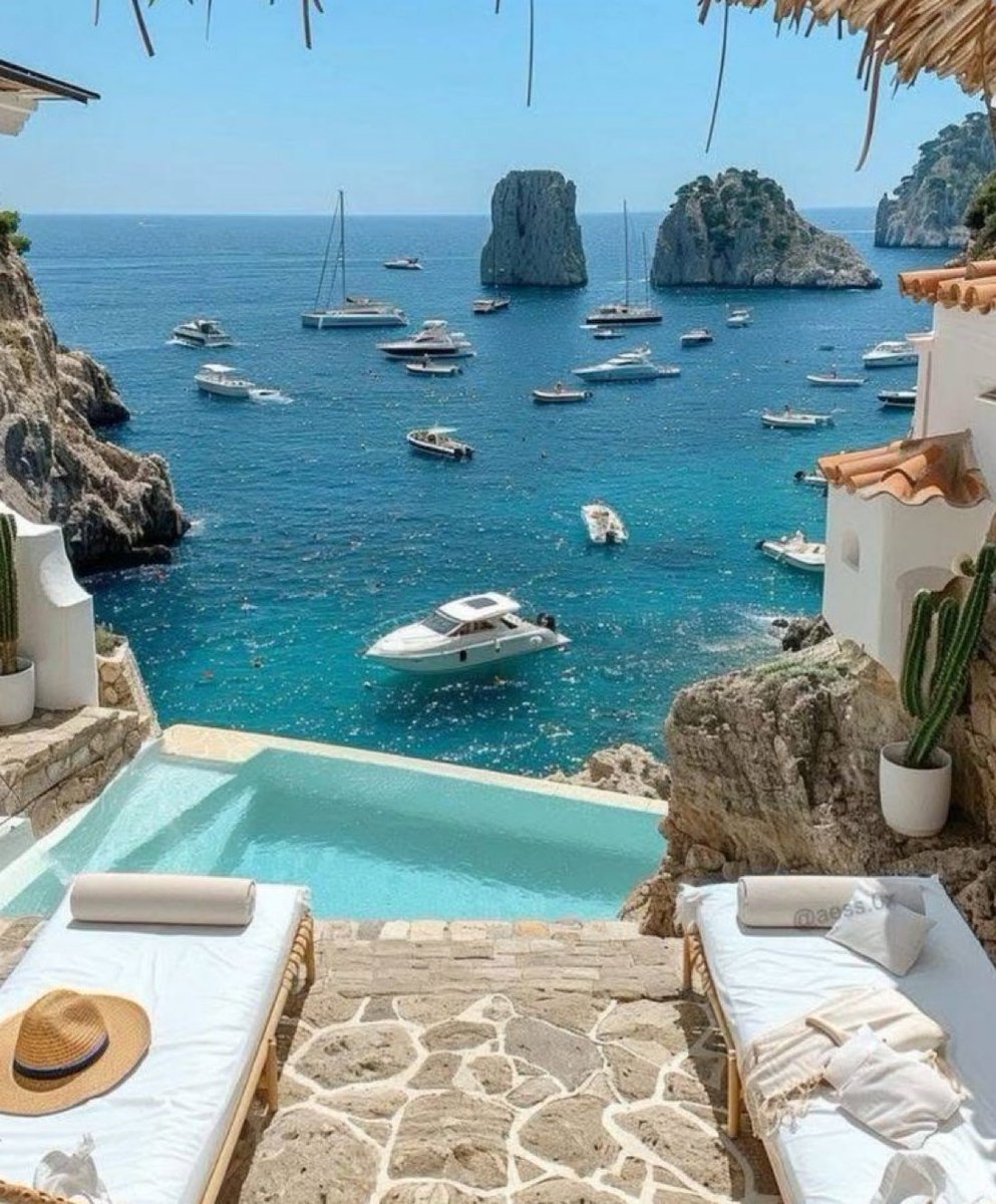 viewsoff_'s tweet image. Italy