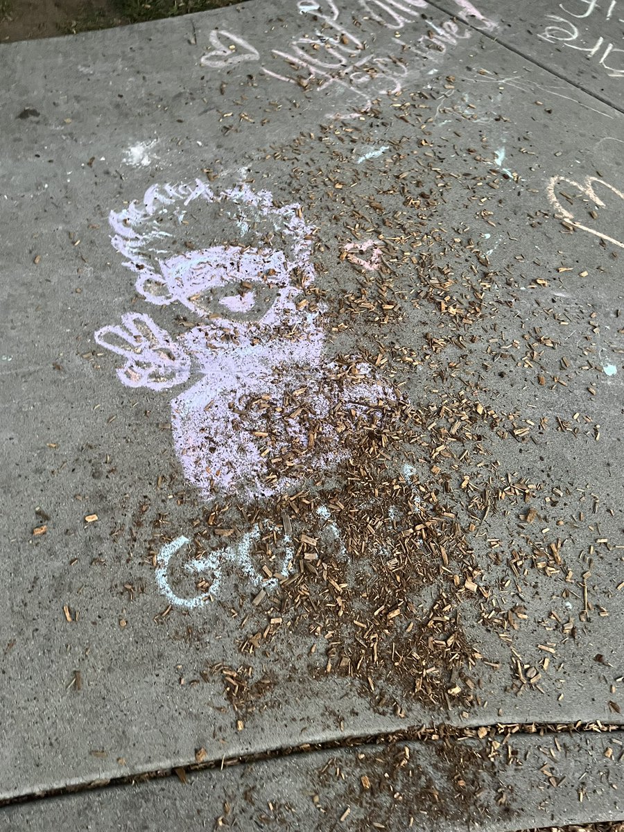 wonderosity_ALT's tweet image. drew a gojo in the park! only for it to get ruined the next day lol 💀
