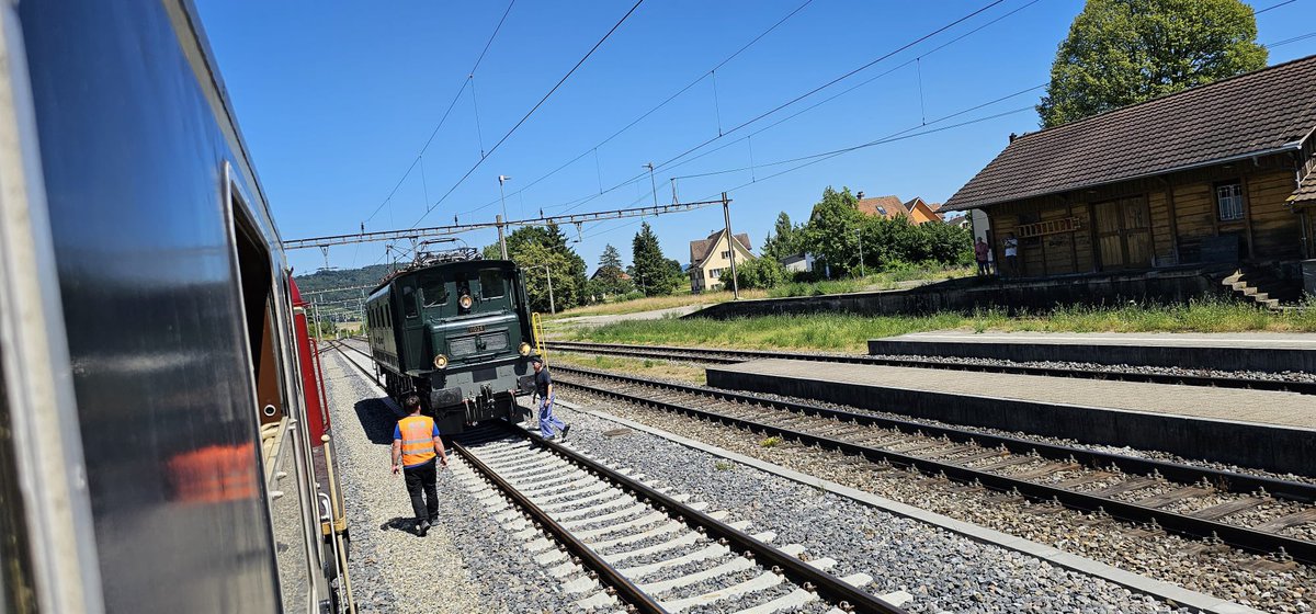 FehringerMartin's tweet photo. #trainbleu; #Rhein; #hegau; #reiat; Teil1 🇩🇪🇨🇭 https://t.co/nuxhjgzOfJ