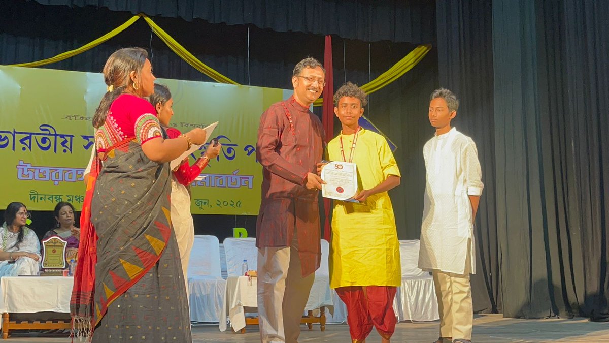 Debasis15915539's tweet photo. Sarbabharatiya Sangit -O - Sanskriti Porisod TABLA 2nd Position my Son Debmanya Chowdhury .
#PrideFlowerMusicxZeeNuNew #Westbengaltathyasanskritidaptar
#Westbengaltabla #Tablalehara
#musician #তথ্যসংস্কৃতিদপ্তর #পশ্চিমবঙ্গ https://t.co/wVdm5n9Cle