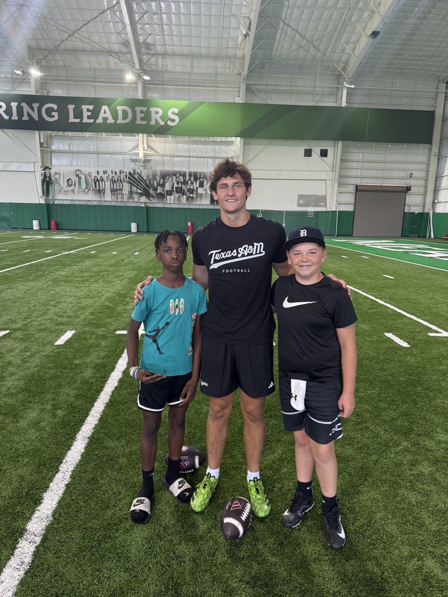 Alden Nickell (@aldennickellqb) on Twitter photo Sunday Training with some very good QBs !
<a href="/treylance09/">Trey Lance</a>
<a href="/MilesONeill_12/">Miles ONeill</a>
<a href="/J_ChristensenQB/">Jeff Christensen</a>
<a href="/ThrowItDeep/">Throw It Deep</a> Sunday Training with some very good QBs !
<a href="/treylance09/">Trey Lance</a>
<a href="/MilesONeill_12/">Miles ONeill</a>
<a href="/J_ChristensenQB/">Jeff Christensen</a>
<a href="/ThrowItDeep/">Throw It Deep</a>