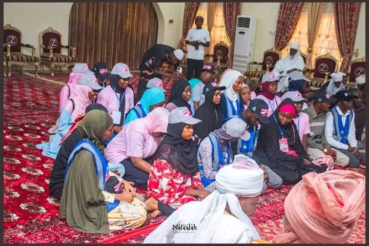 NUNSA_ABU's tweet photo. Crown her committee at emir of zazzau ‘s palace 🙌 https://t.co/vbUnVCxp0i