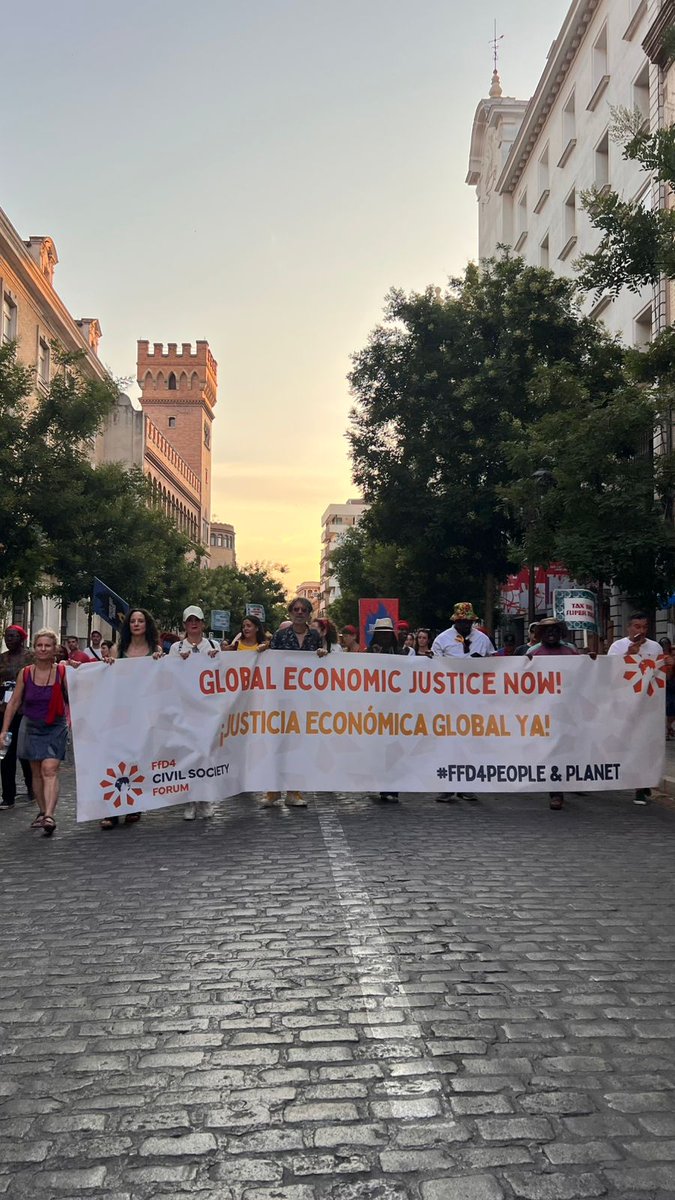 Global Alliance for Tax Justice (GATJ) (@ga4tj) on Twitter photo 🚨 ¡La sociedad civil exige justicia económica global ya!
GATJ con su miembro <a href="/justiciafiscal/">Red de Justicia Fiscal ALC</a> en la marcha rumbo a #FfD4 en Sevilla. Es hora de una gobernanza económica global inclusiva y democrática que sirva a las personas y al planeta.
#FfD4People 🚨 ¡La sociedad civil exige justicia económica global ya!
GATJ con su miembro <a href="/justiciafiscal/">Red de Justicia Fiscal ALC</a> en la marcha rumbo a #FfD4 en Sevilla. Es hora de una gobernanza económica global inclusiva y democrática que sirva a las personas y al planeta.
#FfD4People