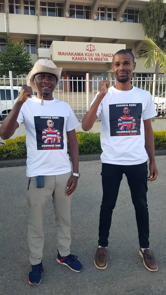 Abdulkarim Juma (@jumaabdukarim) on Twitter photo Tutashinda tukiwa mahakama kuu Mbeya kutafuta haki ya ndugu yetu <a href="/mdudenyagali/">Mdude Nyagali</a> kauli mbiu yetu ni haki ya kuishi ya ndugu yetu haina mjadala tutaipambania Kwa wivu mkubwa. Tutashinda tukiwa mahakama kuu Mbeya kutafuta haki ya ndugu yetu <a href="/mdudenyagali/">Mdude Nyagali</a> kauli mbiu yetu ni haki ya kuishi ya ndugu yetu haina mjadala tutaipambania Kwa wivu mkubwa.
