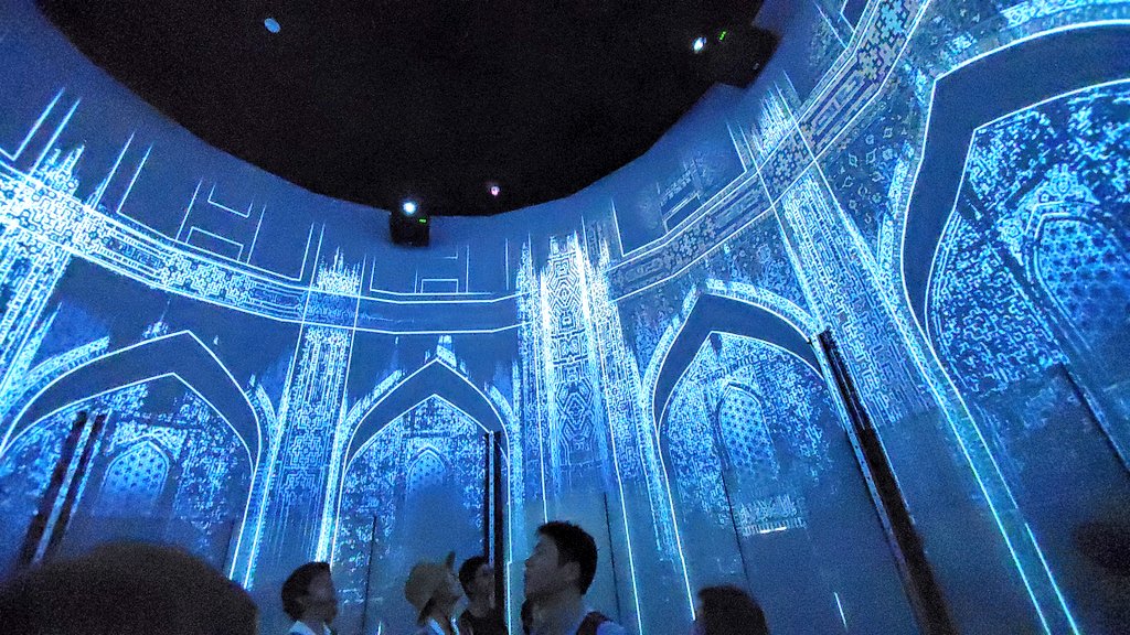 ウズベキスタン館 も没入感ある美しい映像で期待通り 途中なんか動い