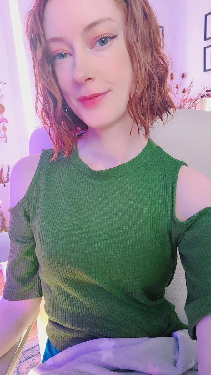 Hi hello 🤗 twitch.tv/misschloeasmr