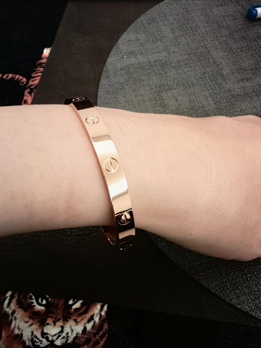 シンプルでありながら、平凡ではない。すべてのジュエリーは、控えめな中に独自のセンスを輝かせ、あなたの毎瞬間に光を添えます。✨💍 #シンプルファッション #独自のセンス #ジュエリーの美しさ