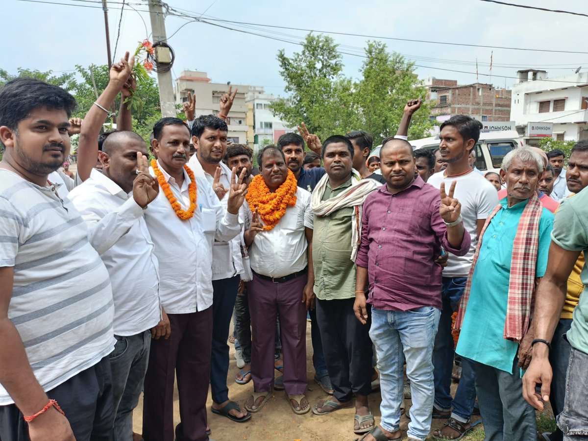 vikashkumarJDU's tweet photo. सेवा पर विश्वास और आशीर्वाद की जीत।

यह ऐतिहासिक विजय है हिलसा नगर परिषद क्षेत्र अंतर्गत वार्ड नं० - 09 की देवतुल्य जनता की। 

नवनिर्वाचित वार्ड पार्षद श्��ी प्रमोद कुमार जी को ऐतिहासिक जीत की बधाई व शुभकामनाएं। प्रमोद जी ने 304 वोट से ऐतिहासिक जीत दर्ज की।

यह जीत सभी का मेहनत व जनता के हित में किये गए कार्यो के प्रति समर्थन की जीत है।

#Hilsa #Nalanda