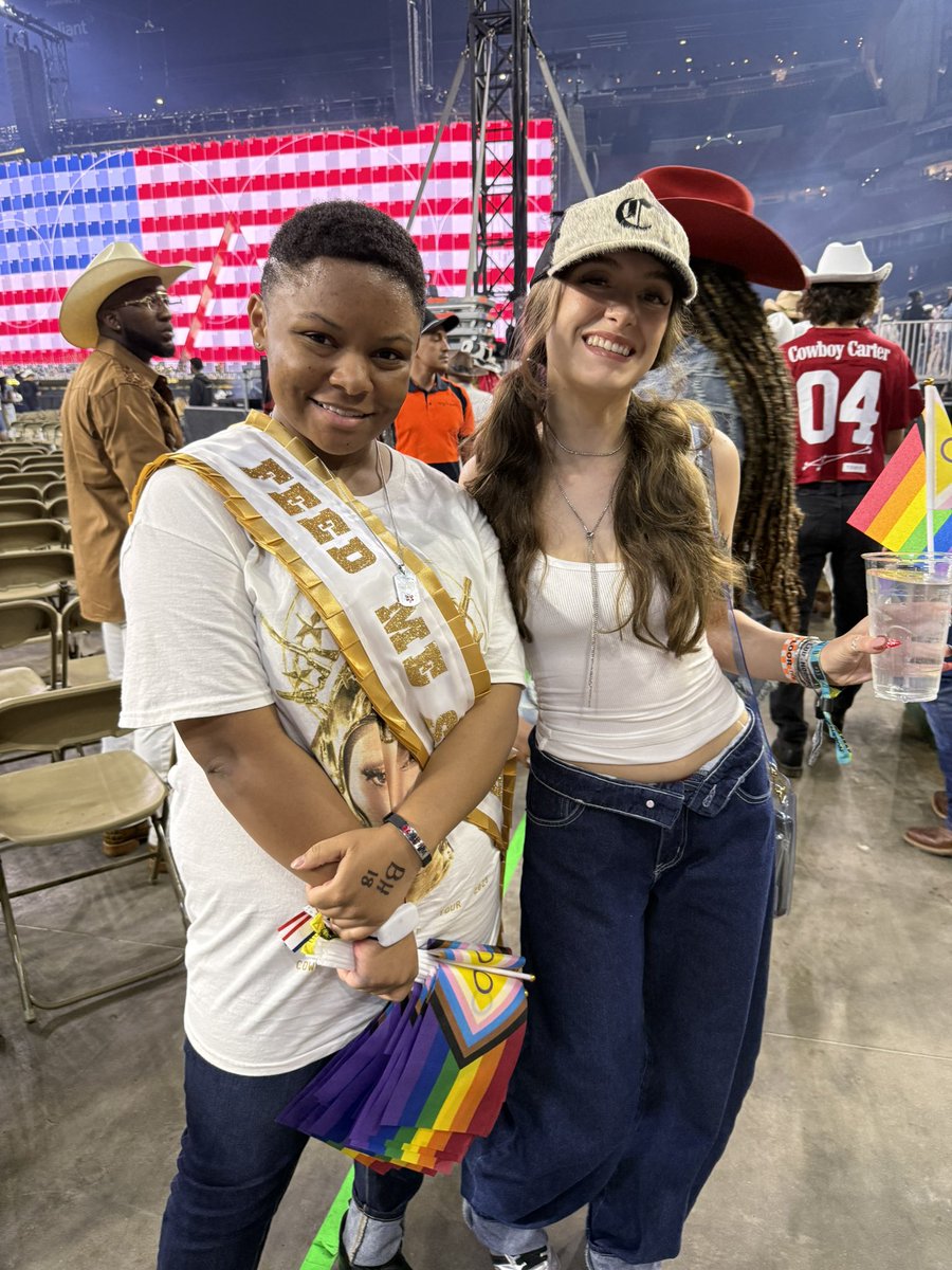 Me and one of my new best friends, <a href="/beysus__christ/">Little Debbie</a> 🥰❤️ LOVE HER SO MUCH!
