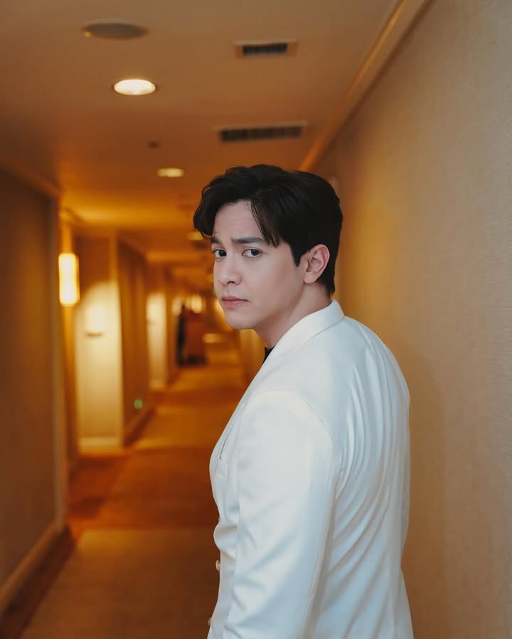 gmanetwork's tweet photo. A PHENOMENAL WIN FOR ALDEN! 🎥🌟

Asia's Multimedia Star #AldenRichards bags the Phenomenal Box Office King award at the 53rd Guillermo Mendoza Awards for the massive success of 'Hello, Love, Again.' 

Congratulations, Ethan! 💙

📸: Alden Richards on Instagram https://t.co/YQCsRc9ilw