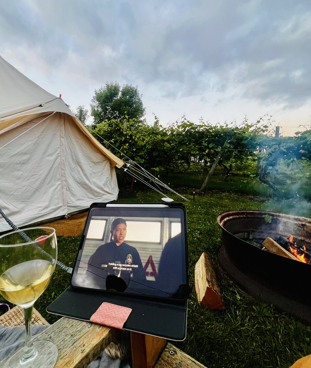 K1992kae's tweet image. Camping and watching #TheRookie? 
Just a lil’ obsessed 😆