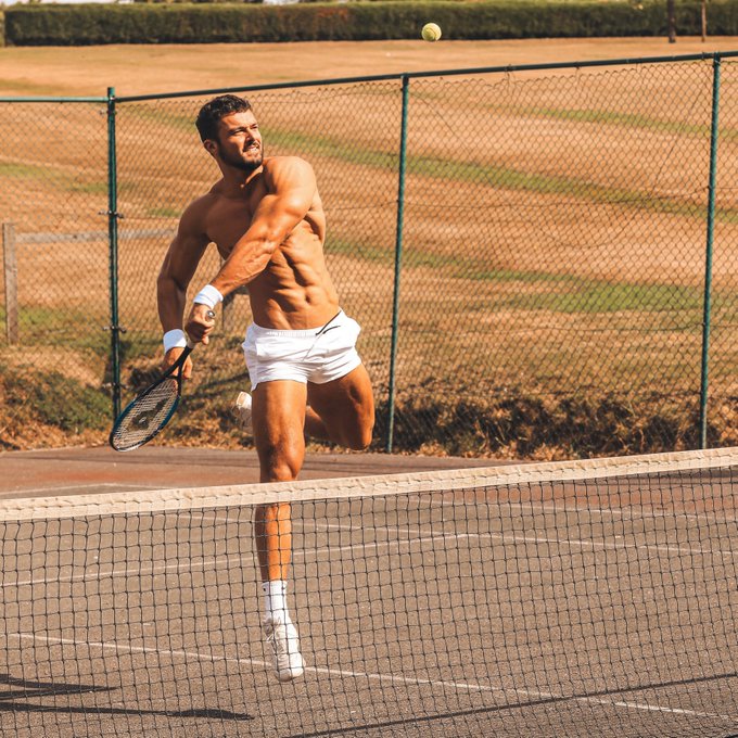 Watch J's leaked NSFW photo on TwXstars