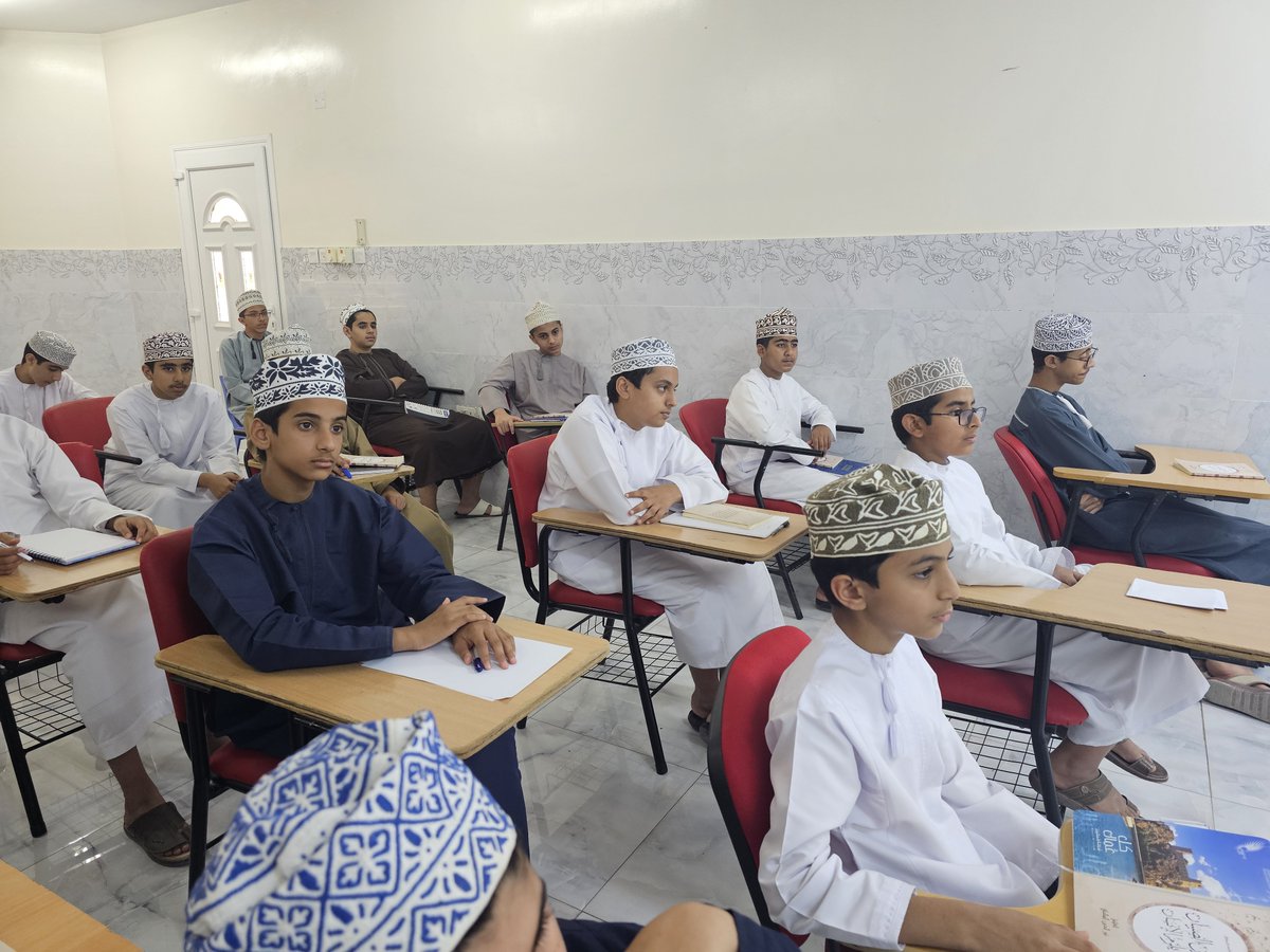انطلاق البرنامج الصيفي(١٣) بحي المعرفة للطلاب من الخامس إلى الثاني عشر ، والذي يهدف إلى استغلال الوقت خلال فترة الإجازة ، وسيكون التركيز على القرآن والتجويد والفقه واللغة العربية والإنجليزية بالإضافة إلى الحصص المكتبية والأنشطة الثقافية والرياضية .