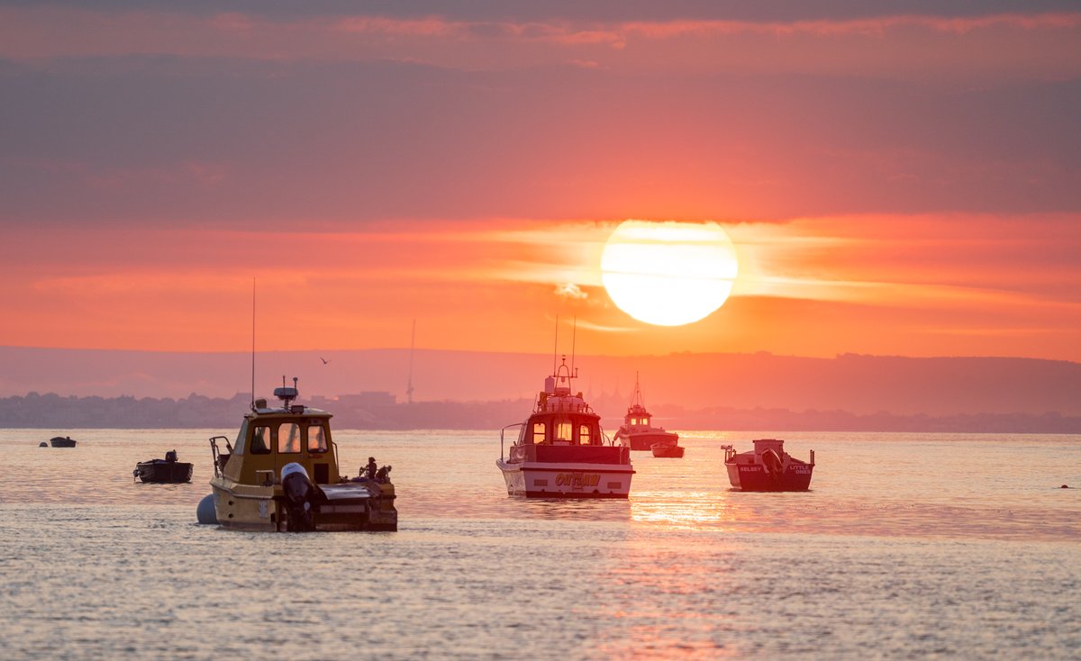 Coastal JJ UK (@coastaljjuk) on Twitter photo A beautiful sunrise in Selsey, on a very warm morning, it's going to be a hot one today. <a href="/BBCSussex/">BBC Sussex</a> <a href="/BBCSouthWeather/">BBCSouthWeather</a> <a href="/itvmeridian/">ITV News Meridian</a> <a href="/AlexisGreenTV/">Alexis Green</a> <a href="/HollyJGreen/">Holly Green - Weather Presenter</a> <a href="/PhilippaDrewITV/">Philippa Drew</a> <a href="/ExpSussex/">ExperienceSussex</a> <a href="/VisitSEEngland/">Visit South East England</a> <a href="/greatsussexway/">The Great Sussex Way</a> <a href="/SealBayResort/">Seal Bay Resort</a> A beautiful sunrise in Selsey, on a very warm morning, it's going to be a hot one today. <a href="/BBCSussex/">BBC Sussex</a> <a href="/BBCSouthWeather/">BBCSouthWeather</a> <a href="/itvmeridian/">ITV News Meridian</a> <a href="/AlexisGreenTV/">Alexis Green</a> <a href="/HollyJGreen/">Holly Green - Weather Presenter</a> <a href="/PhilippaDrewITV/">Philippa Drew</a> <a href="/ExpSussex/">ExperienceSussex</a> <a href="/VisitSEEngland/">Visit South East England</a> <a href="/greatsussexway/">The Great Sussex Way</a> <a href="/SealBayResort/">Seal Bay Resort</a>