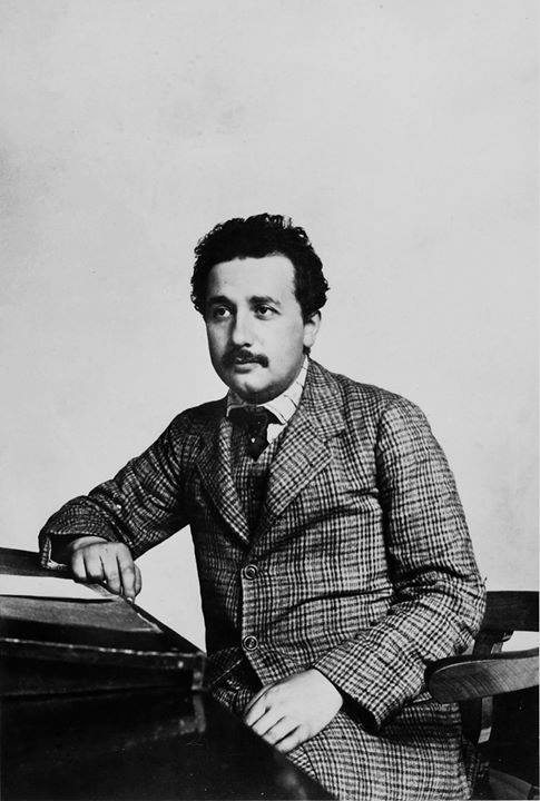 NobelPrize's tweet image. 26-year-old Albert Einstein formulated the two postulates of special relativity on 30 June 1905
1. The Principle of Relativity
2. The Constancy of Speed of Light in Vacuum

Photo: Albert Einstein in 1904 or 1905.