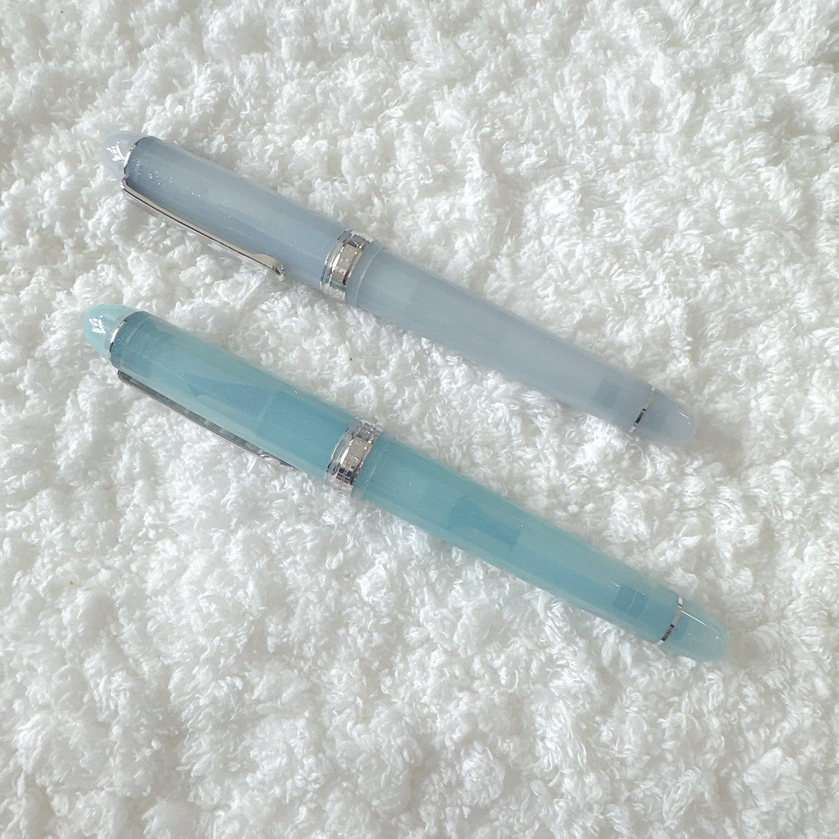 #콩설기산다

플래티넘 센츄리 나가사와 한정 고베 사이다

청량 그 자체🩵🫧

간만의 득펜이 요렇게 예쁜이라니 아주 기쁘네요🥹