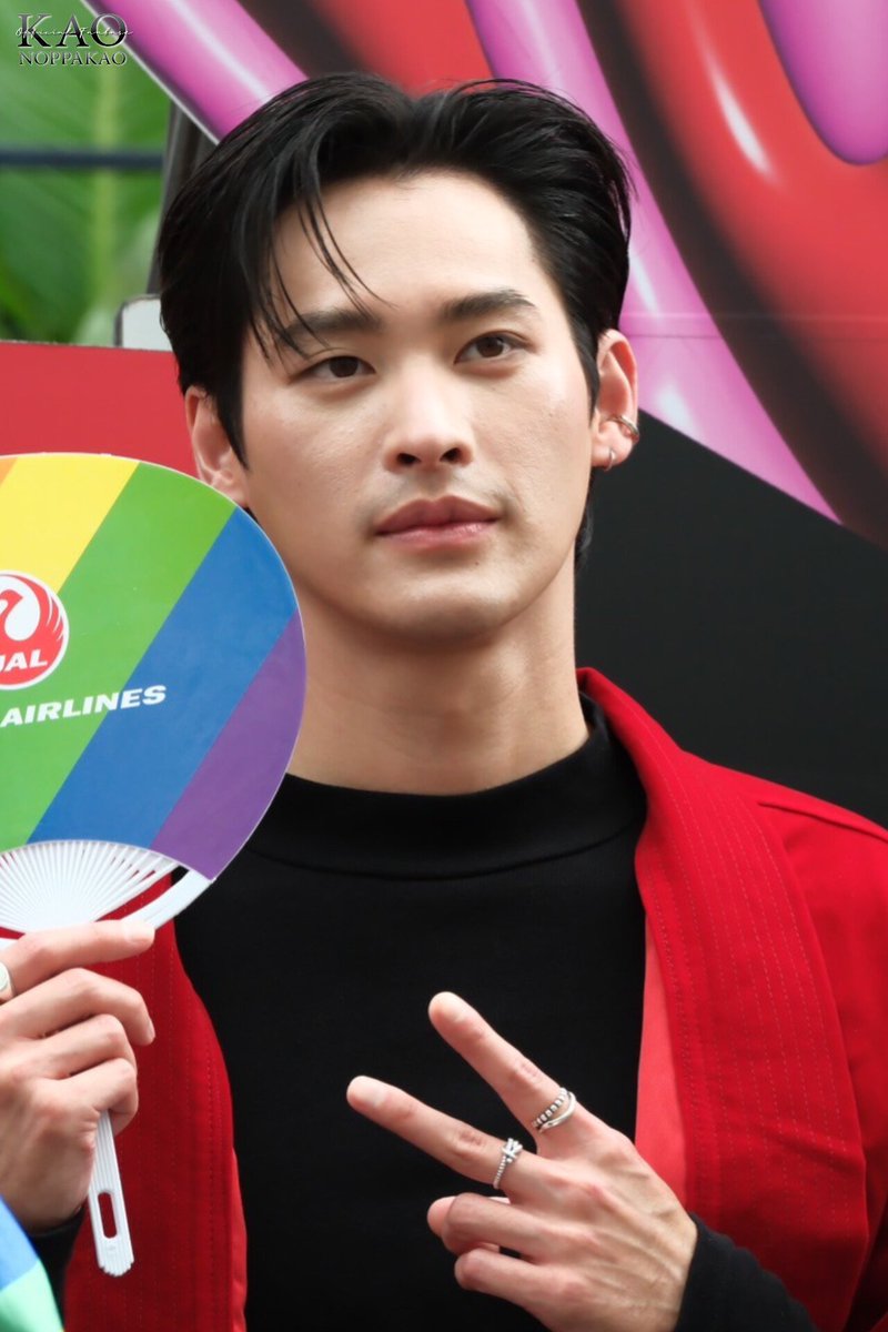 ✌️✌️ เป็นการชู 2 นิ้ว ที่หล่อเท่มากๆเลยครับ

PRIDE PARADE JAL WITH KAO

#KAOxPrideMonthJAL
#LOVEPRIDEPARADEBKK2025
#EMDISTRICT #JapanAirlines 
#number_9th  #งุ้งงิ้งๆของนพเก้า