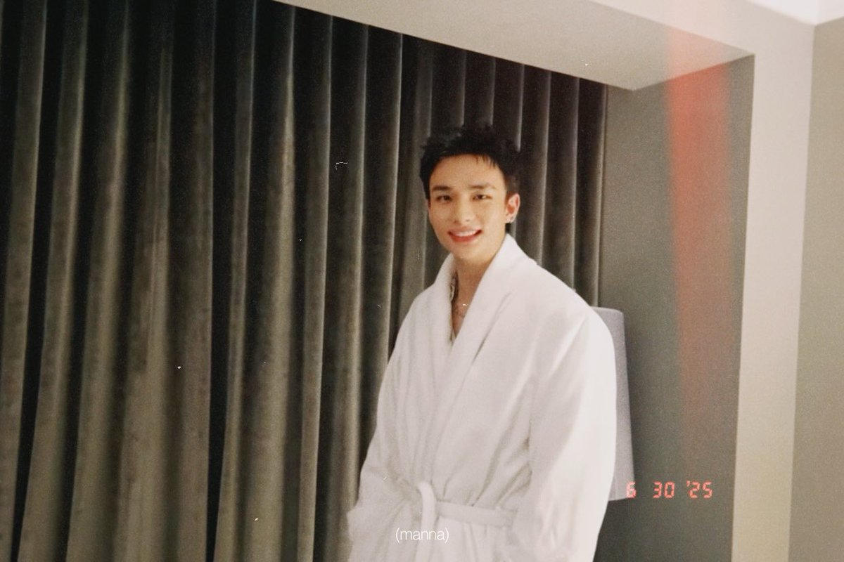 _hwanginnie's tweet photo. le voy a mostrar esta foto a mis hijxs y voy a decirles que este era su papá la noche de bodas https://t.co/SNFxcv2qCF