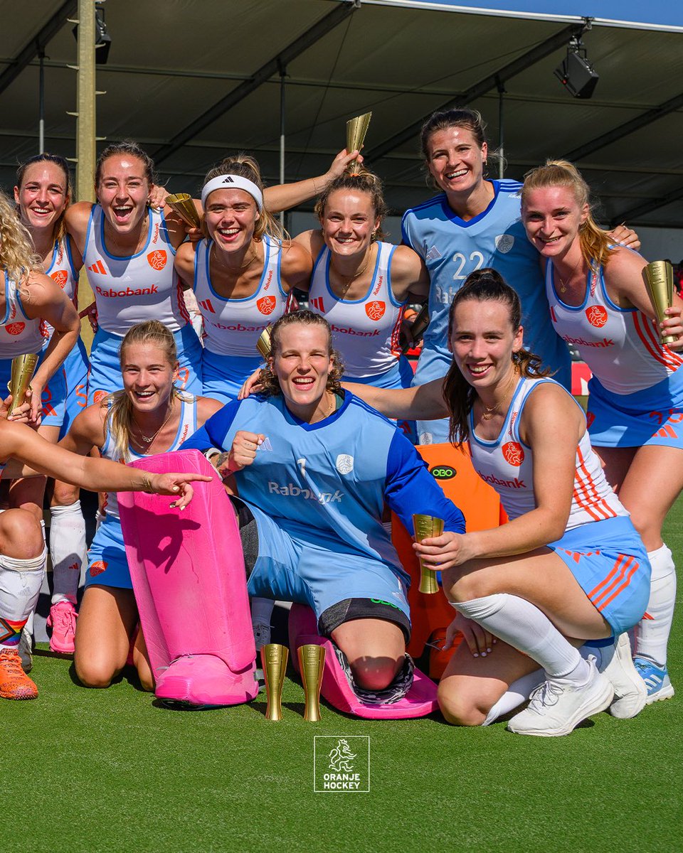 𝗖𝗵𝗮𝗺𝗽𝗶𝗼𝗻𝘀. 𝗧𝗿𝗼𝗽𝗵𝘆. 𝗧𝗲𝗮𝗺. 🏆🧡