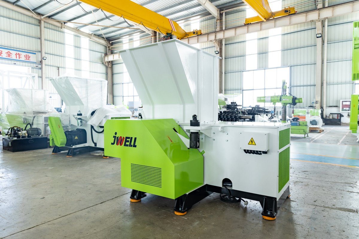 single shaft shredder for waste plastic materials