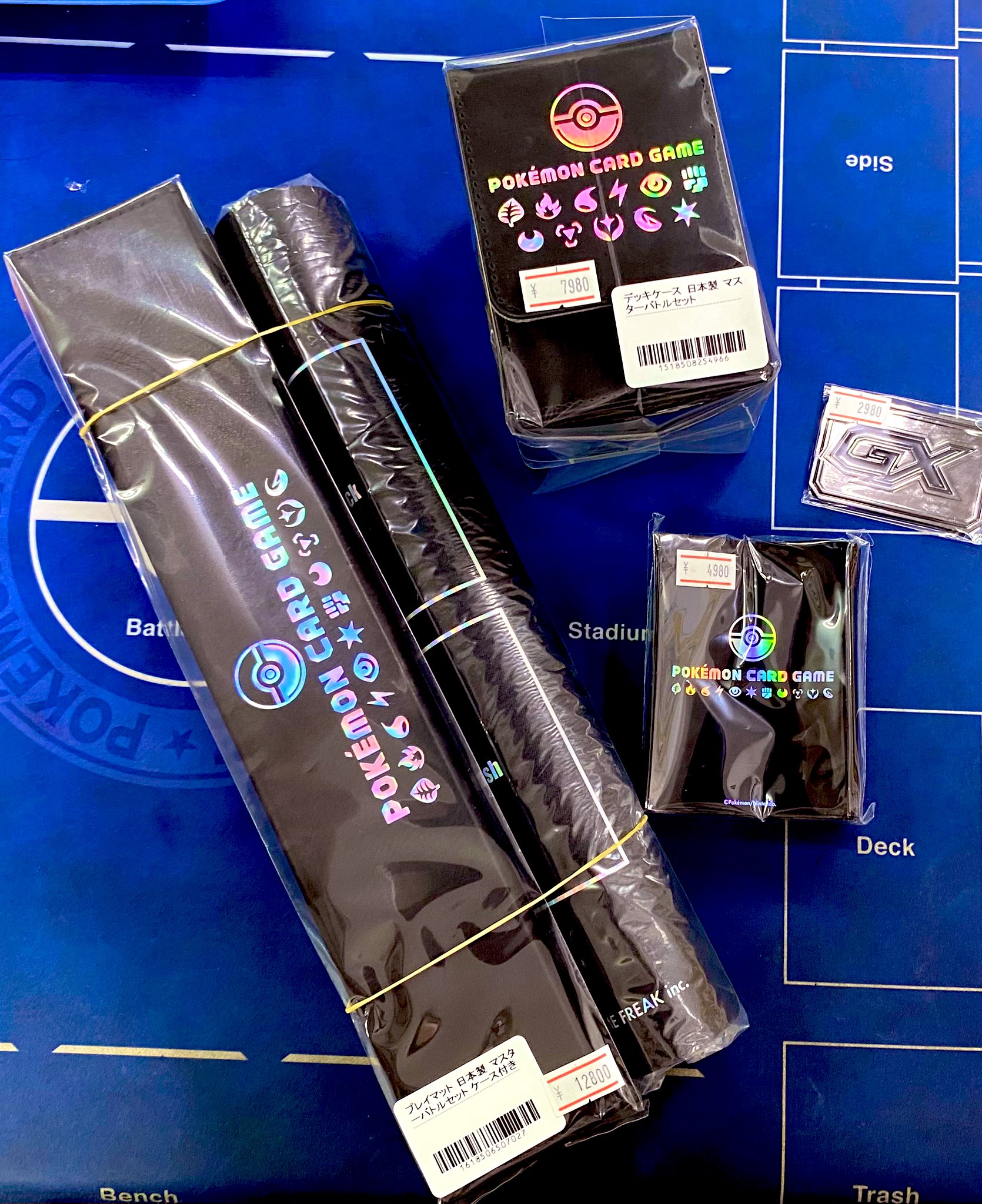 NAICウェルカムキット4点 プレイマット/デッキケース/スリーブ/ピンバッジ NAICウェルカムキット4点 プレイマット/デッキケース/スリーブ/ピンバッジ