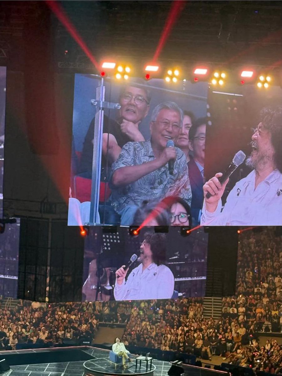 이게 뭐지 진짜 숨이 턱 막힌다
인천 더파워풀 콘서트 탁현민 기획
문재인 김경수 정청래  김민석 우원식
"문전대통령은 털에게 형님이라 불러라 했고
털은 형님이라 답했다"
미친 세상 미친 인간들 ㅋㅋㅋㅋㅋ ㅋㅋㅋㅋㅋ