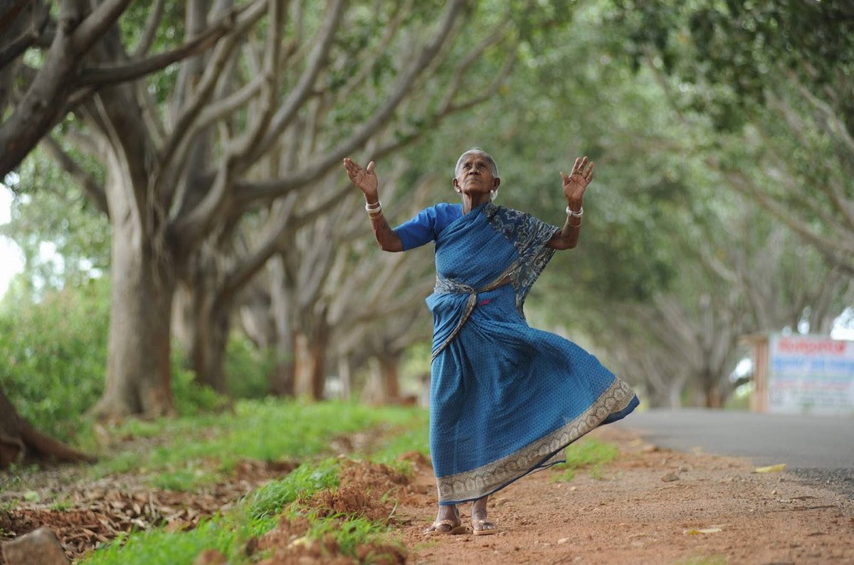 Greetings on the birthday of Saalumarada Thimmakka avaru  — the revered environmentalist from Karnataka, fondly known as the “mother of trees.” 🌳

Born in Hulikal village, Magadi taluk, she received no formal education and worked as a daily wage labourer. Along with her late