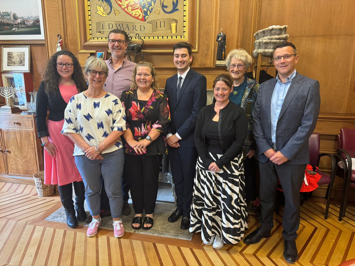 brislordmayor's tweet image. Last week I welcomed @LMGiftGala to the Parlour here @BristolCouncil 🏙
Last year they raised over £100,000🥳
A huge thanks to their Chair and all members of the Board for the fantastic collective effort!🙌
Find out more here 👇
lordmayorofbristolappeal.com