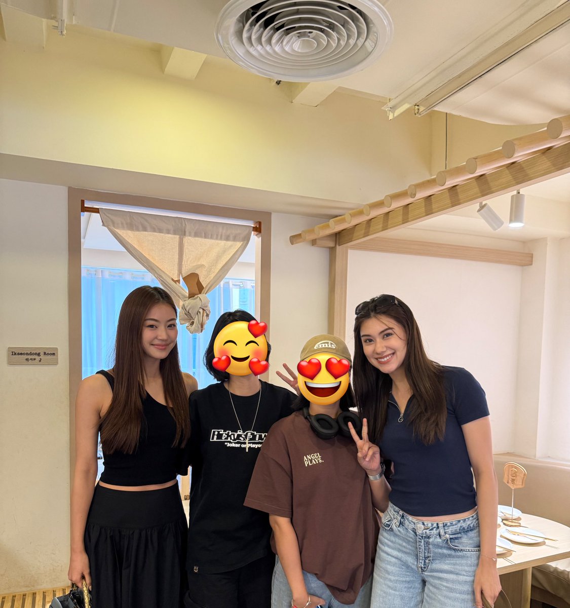 today I went to eat dessert, unexpectedly I met lenamiu😭😭 they sat in front of me!! I asked for a photo and they said yes while giving the most beautiful smile. absolute beauty and very friendly!!! I love them sm and thank you 🥹 <a href="/lena__lorena/">Lalinalena 🦋</a> <a href="/miunatshaa/">Natsha T.🧸</a>