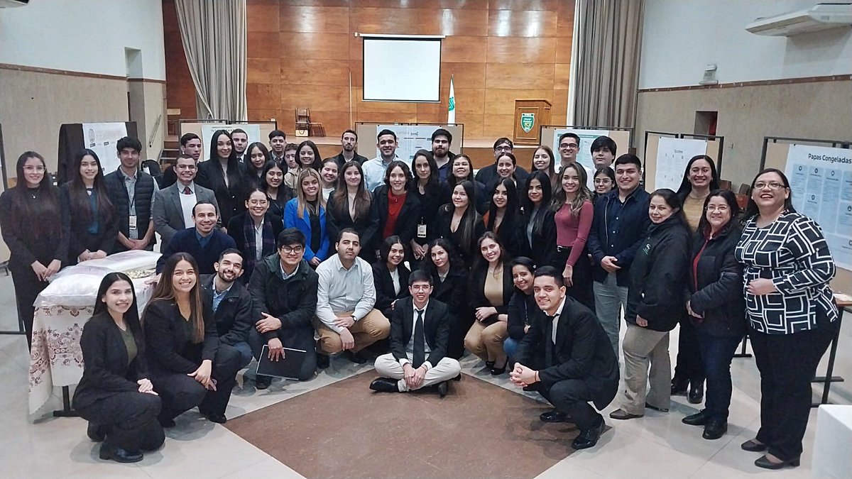 fceunaprensa's tweet photo. En el Aula Magna de la FCE, se llevó a cabo el cierre de los proyectos de proceso, correspondientes a la asignatura Emprendedurismo de la carrera de Contaduría Pública, Turno Noche - C, a cargo de la Prof. MSc. Esneide Santacruz Almada.

Leer más ---> https://t.co/xRLhy0FNDt https://t.co/rpb0KzsRhe