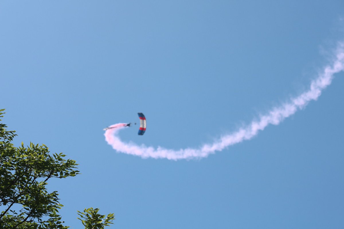RNParaDisplay's tweet image. Some Great Images of one of our displays this weekend courtesy of @RNRMC media team.
#ArmedForcesDay
#RoyalNavy
#RoyalMarines
#RoyalNavyParachuteTeam
#HMSCollingwood
#Skydive