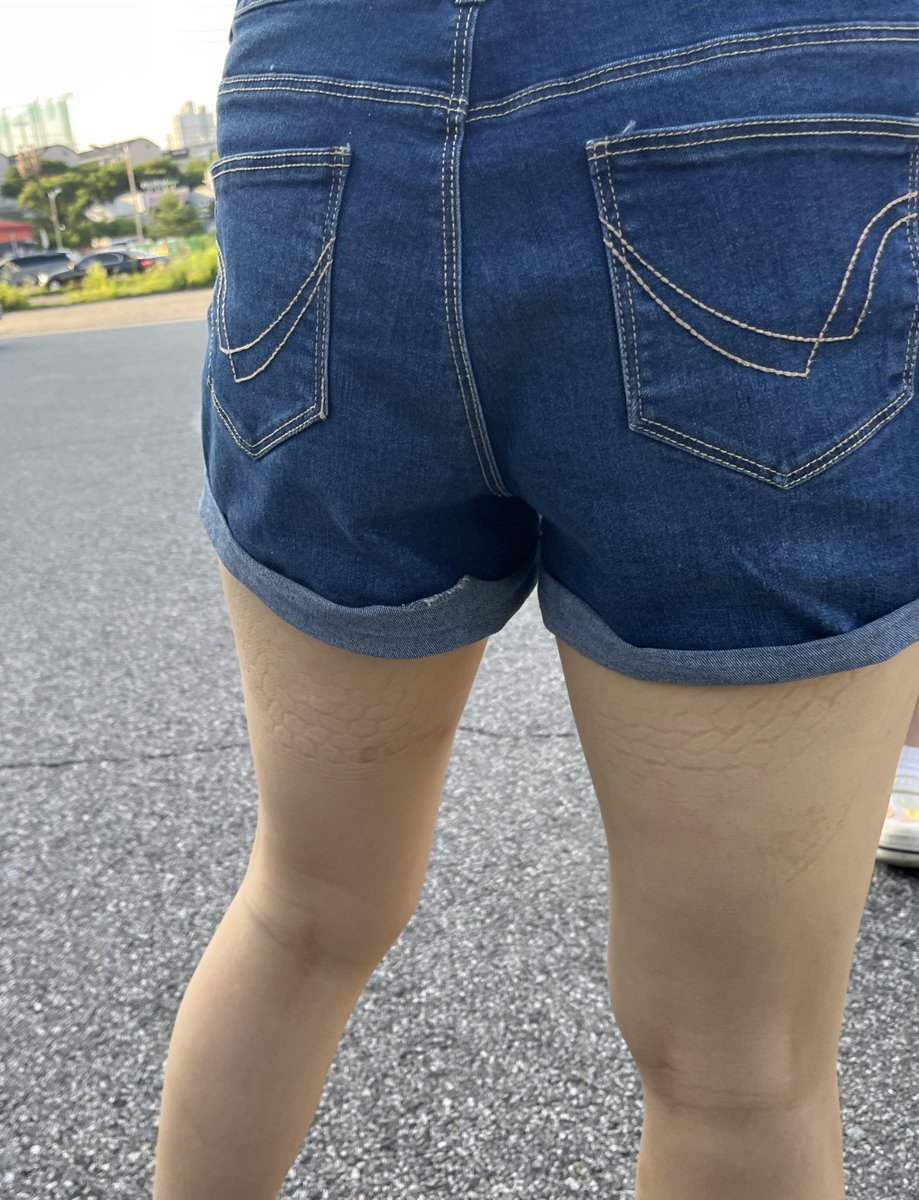 외출 시 복장 ㅋ 식당 아저씨들 구경 중 ㅋ