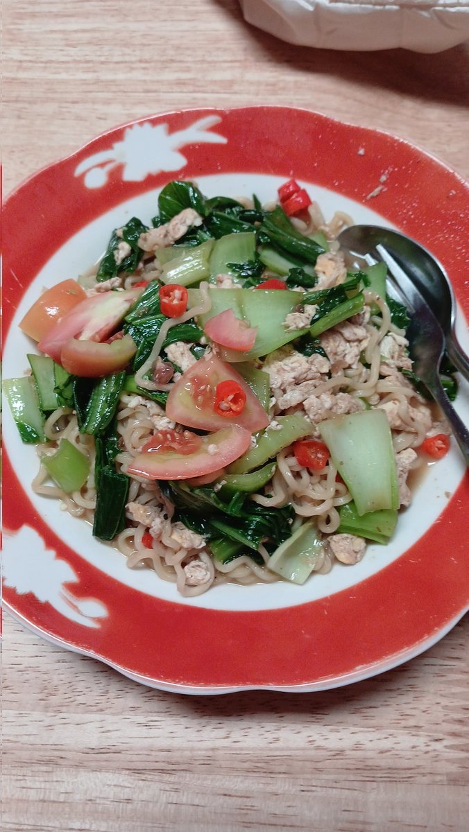 HIDUP ITU
Ada yang harus di ingat
Ada yang harus di lupakan
Ada yang harus di utamakan
Dan ada juga yang harus di abaikan...

Ngemie dulu yukk...🍜😋😍