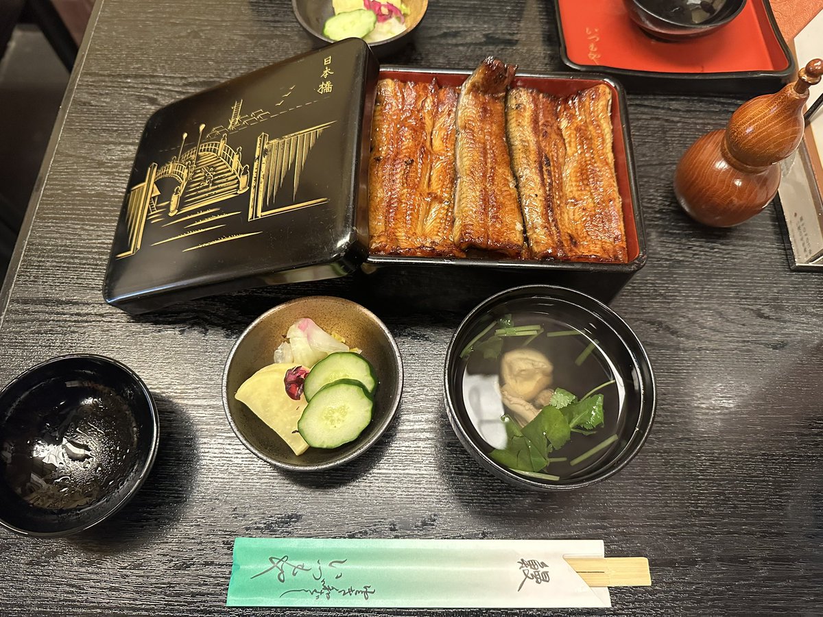 kikilala_13's tweet photo. 6月の女子会

1️⃣日本橋のいづもや🍱
開店前から行列に並んで、蒲焼3枚のった贅沢な鰻重を食べた🥰

2️⃣東銀座のRISTASIX🥭
マンゴーなどのトロピカルフルーツを楽しめるアフタヌーンティー🫖友達と話が弾んで、3時間��上居座ってしまった😂

#東京 #日本橋 #いづもや #東銀座 #RISTASIX https://t.co/UfUJ589l6o
