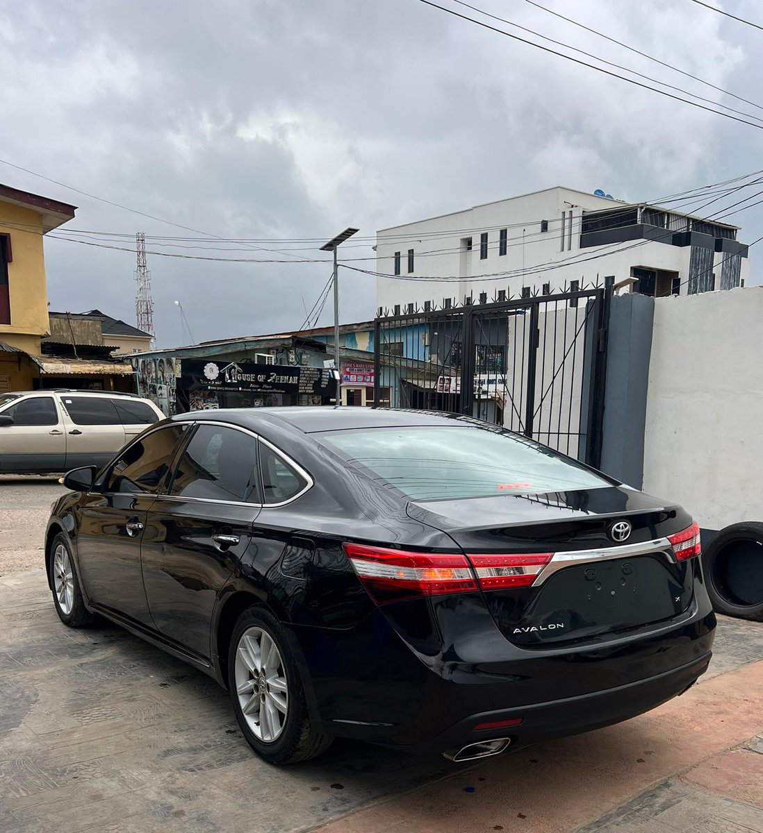 TOYOTA AVALON 2014
Registered 
✅ Thumbstart
✅ Buy and Drive

Price: 14.5M
Location: Lagos

📩: Kindly DM for inspection

#Toyota cars #LagosCars #UsedCars