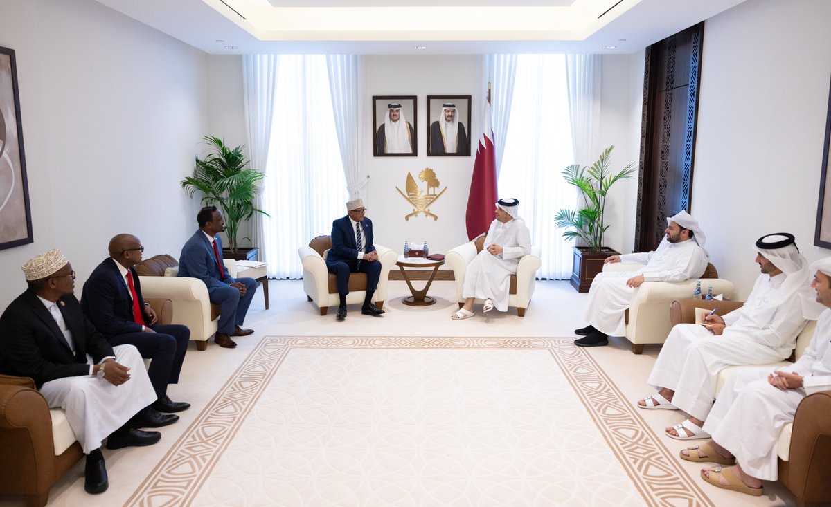 الخارجية القطرية (@mofaqatar_ar) on Twitter photo رئيس مجلس الوزراء وزير الخارجية <a href="/MBA_AlThani_/">محمد بن عبدالرحمن</a> يستقبل رئيس إقليم أرض الصومال
#الخارجية_القطرية رئيس مجلس الوزراء وزير الخارجية <a href="/MBA_AlThani_/">محمد بن عبدالرحمن</a> يستقبل رئيس إقليم أرض الصومال
#الخارجية_القطرية