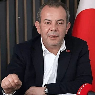 Tanju Özcan’dan Kılıçdaroğlu’na:

“Görevde kaldığın her yılda ortalama bir seçim kaybettin.

Hiç utanmadan hala seçimle kaybettiğin koltuğu hukuk darbesiyle geri almaya çalışıyorsun?”