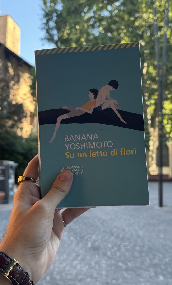 Ho appena finito questo libro.
8/10, consigliata come lettura estiva