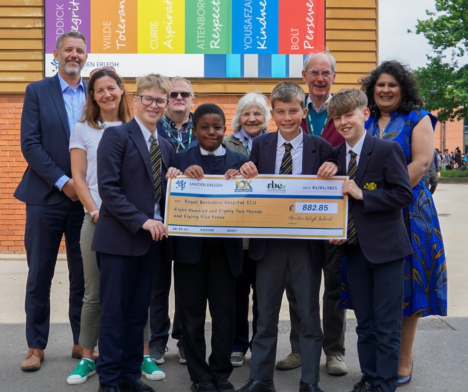 RoyalBerksChar's tweet photo. 👏 Huge thanks to students from Maiden Erlegh who turned £10 into £800 with a car washing business for our ICU! They took on #Challenge10 in honour of one boy’s grandfather who was recently a patient. Incredible effort – thank you! 🚗 https://t.co/5pCjVok5GW