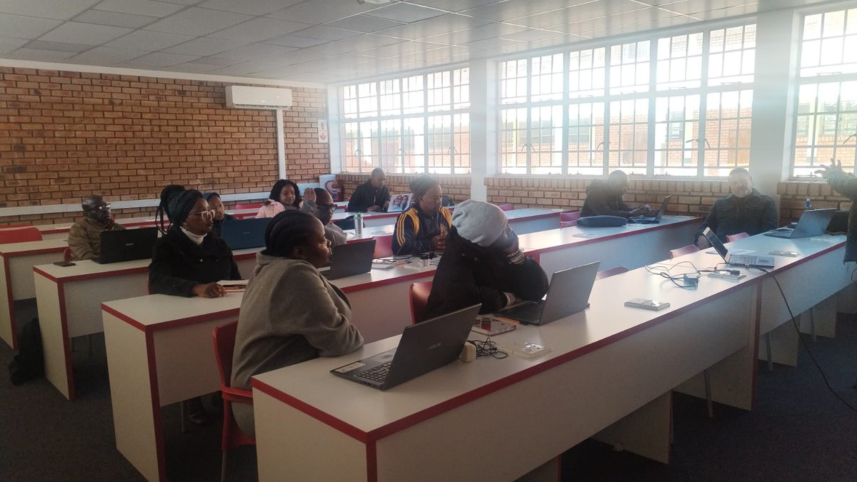 Day 1 of 3: Digital Literacy Training is underway across Gauteng.

Teachers are exploring OTDP, remote learning &amp; Siyavula online platform to boost digital skills &amp; enhance classroom engagement.

#DigitalLiteracy