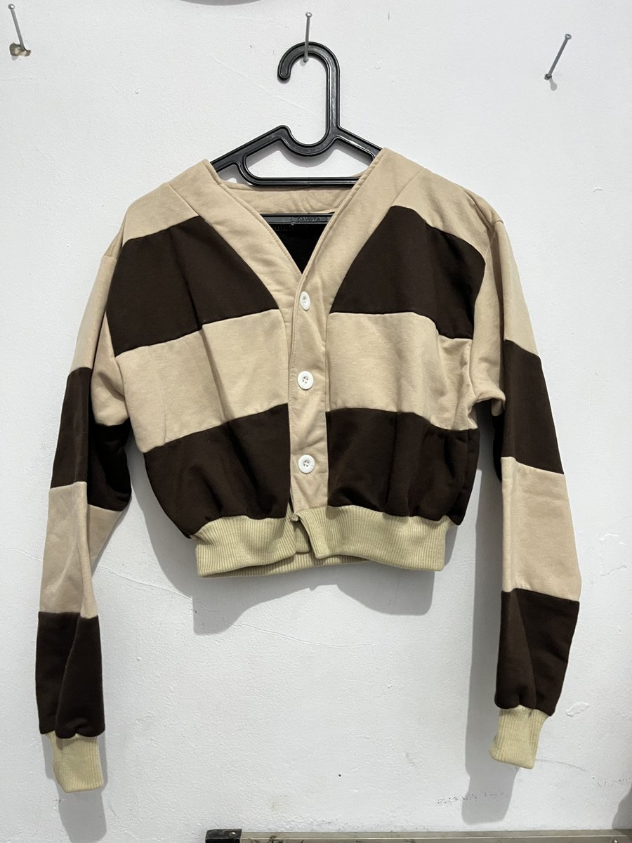 nalardya's tweet photo. kemeja/longsleeve/cardi https://t.co/G56T0iLJZD