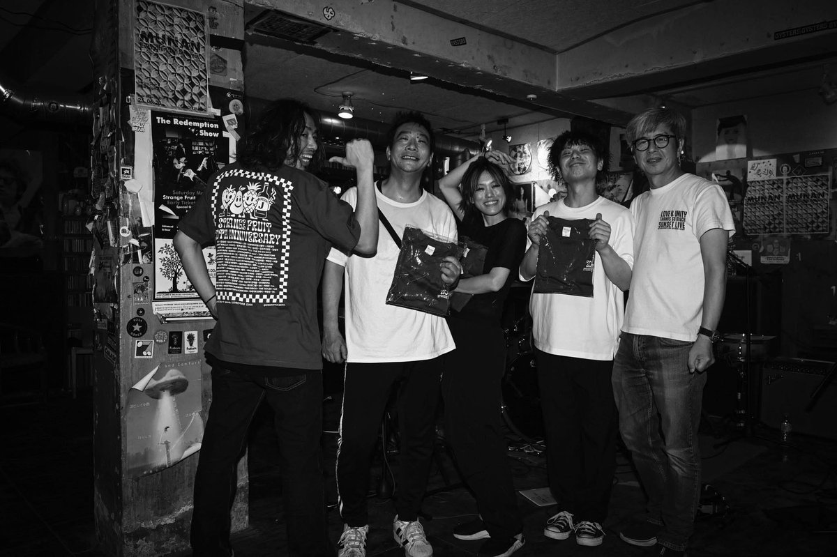 Qu_Gt's tweet photo. Qu 韓国ツアー 無事終了しました！

Strange Fruit、Senggi Studio
ありがとうございました。

次回は9月に ☻ https://t.co/ENp9YJbdfN