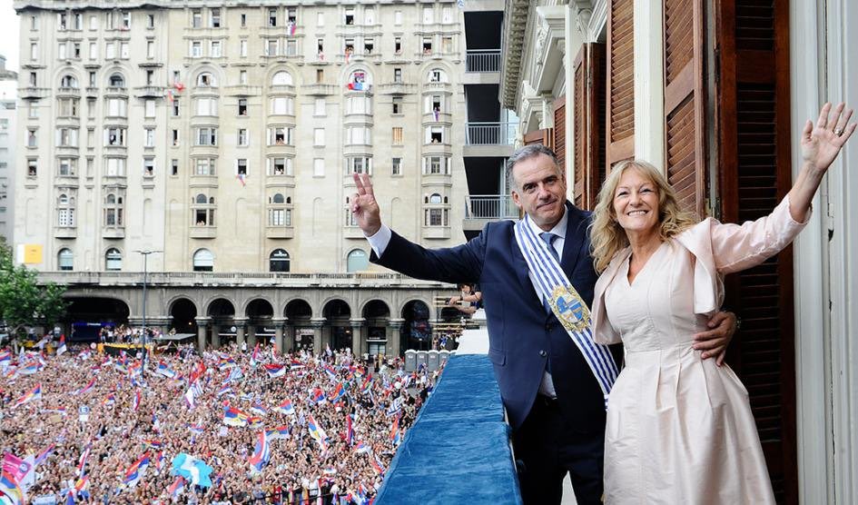 Hoy el petróleo está 8 dólares por debajo de lo que estaba cuando asumió Yamandú. ¿Hasta cuándo piensan robarnos con el precio de los combustibles?