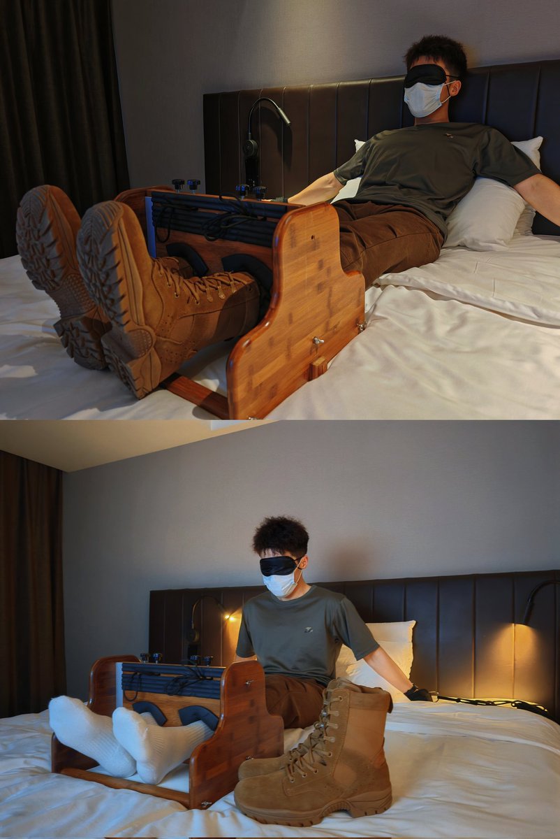 驰骋沙场的排头兵训练结束后突然接到一项神秘任务 要他带着一个密码箱去酒店找神秘人碰头 
刚到酒店打开门就被裹满乙醚的毛巾捂住口鼻 不一会就失去意识昏睡了过去
神秘人打开密码箱 拿出其中的足珈 笑着说到让你自己带着束缚住你的刑具自投罗网是不是很羞耻啊 你这双45码的大脚是该接受一下TK的训练了