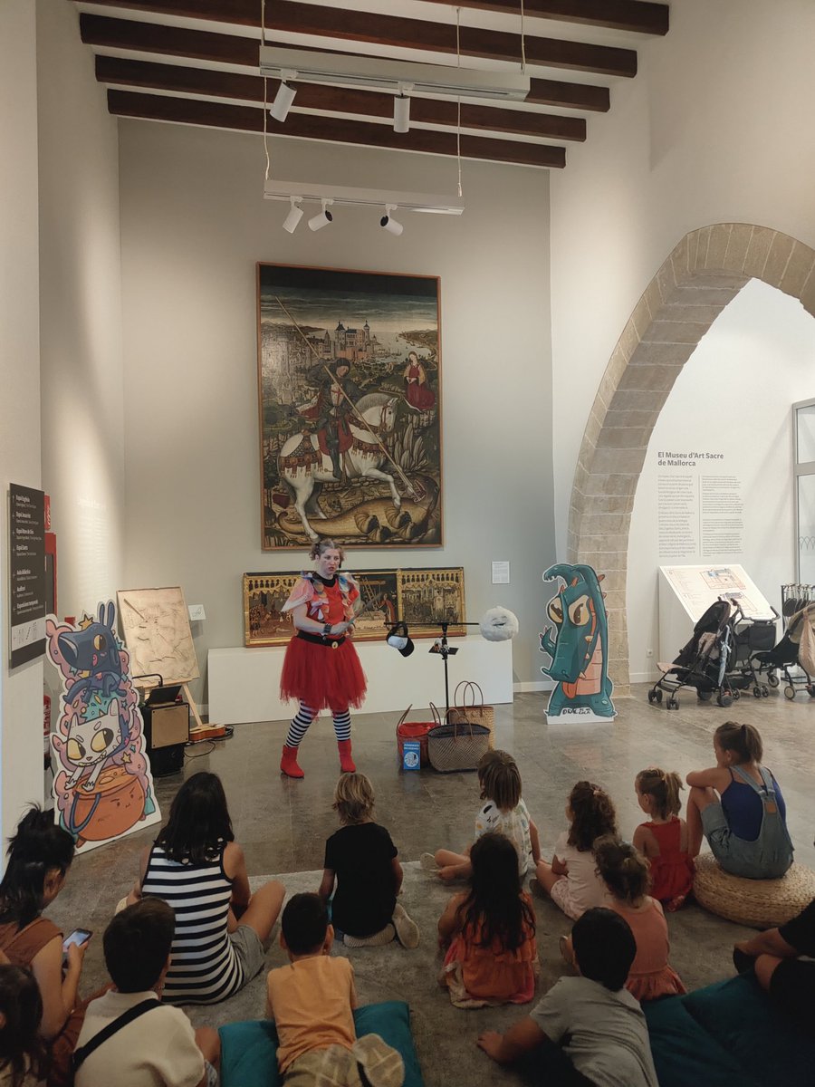 Museu d’Art Sacre de Mallorca (@museuartsacre) on Twitter photo ✨ Avui hem viscut una jornada màgica amb la visita de la <a href="/FadaDespistada/">alesdespistades</a>, qui ens ha fet viatjar pel món de les rondalles... Cantant raps! 🎤
Moltes gràcies a tots els que heu vingut a compartir aquesta activitat tan especial i gràcies a <a href="/culturamallorca/">CulturaMallorca</a> per organitzar-la. ✨ Avui hem viscut una jornada màgica amb la visita de la <a href="/FadaDespistada/">alesdespistades</a>, qui ens ha fet viatjar pel món de les rondalles... Cantant raps! 🎤
Moltes gràcies a tots els que heu vingut a compartir aquesta activitat tan especial i gràcies a <a href="/culturamallorca/">CulturaMallorca</a> per organitzar-la.
