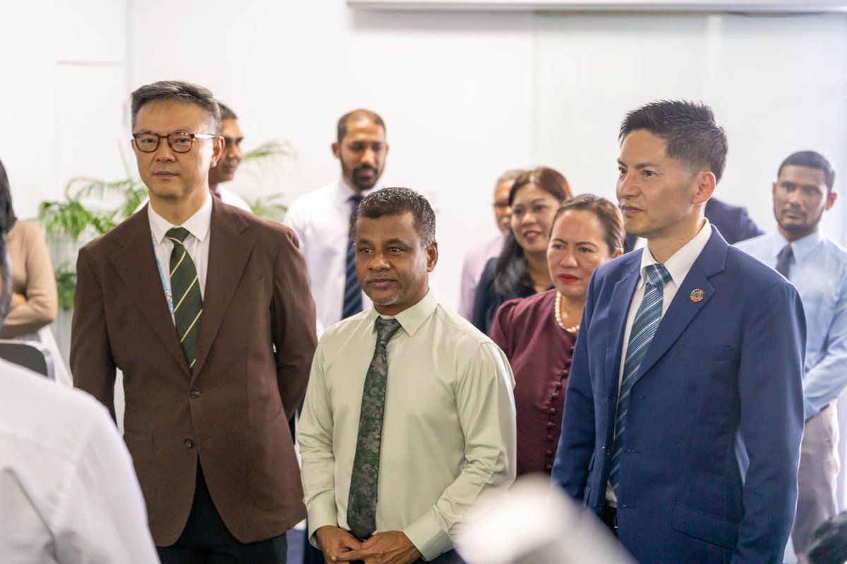 HomeMinistrymv's tweet image. މައިގްރަންޓް ވޯރކާރސް ރިސޯސް ސެންޓަރ ގެ ޚިދުމަތް 29 ޖޫން 2025 ގައި ވަނީ ފެށިފަ. މި ސެންޓަރ ހިނގަމުން ދާނީ ޑިޕާރޓްމަންޓް އޮފް ފޮރިން ލޭބަރގެ ދަށުން. މި ސެންޓަރ އަކީ އައި އޯ އެމްގެ އެހީތެރިކަމާ އެކު ހުޅުވިގެން ދިޔަ ސެންޓަރއެއް. މި ސެންޓަރ ހުޅުވައިދެއްވީ މިނިސްޓަރ އޮފް ހެލްތް…