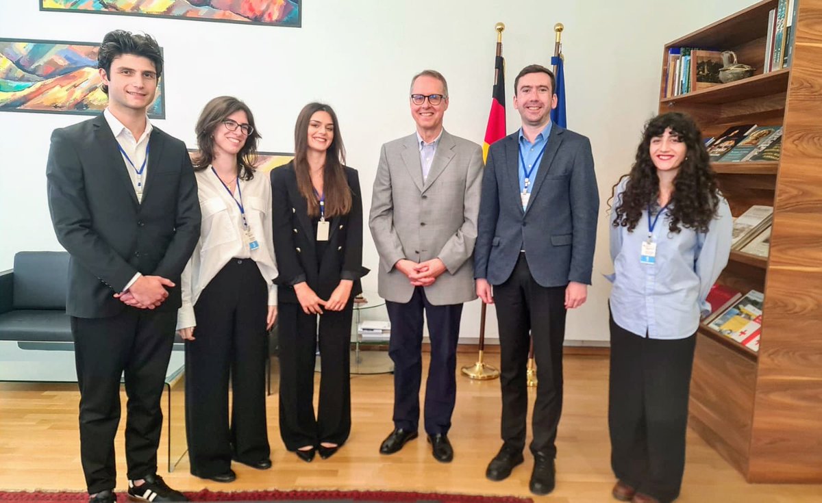 Diplo_Peter's tweet image. With participants of ๐ฌ๐ช Youth Agreement Act. They're doing work of democracy, formulating wishes of members & building compromises for unity & strength. They also love ๐ช๐บ & want to safeguard their European dream. Future is in good hands with this generation taking responsibility